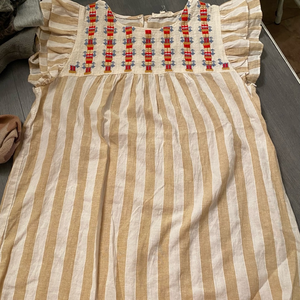 Size medium sleeveless top